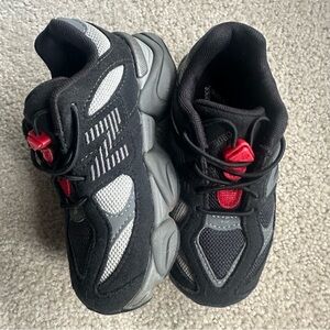 New Balance toddler 9060 sneakers size 10!